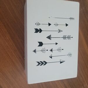Modern Arrow Design Jewerly Box. Black And White